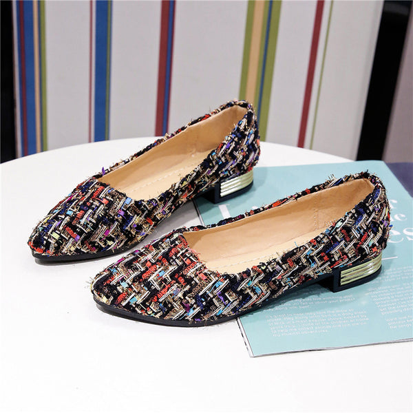 The personalized heel features a unique and sophisticated design that blends modern style with artistic detail. The metallic accent adds a touch of luxury, while the textured fabric enhances the overall high-quality, fashion-forward look — perfect for expressing individuality with every step.